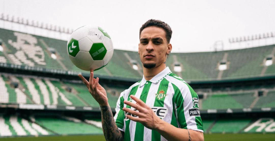 正式拒绝！曼联坚决表态：安东尼必须永久转会，西甲豪门争抢激烈